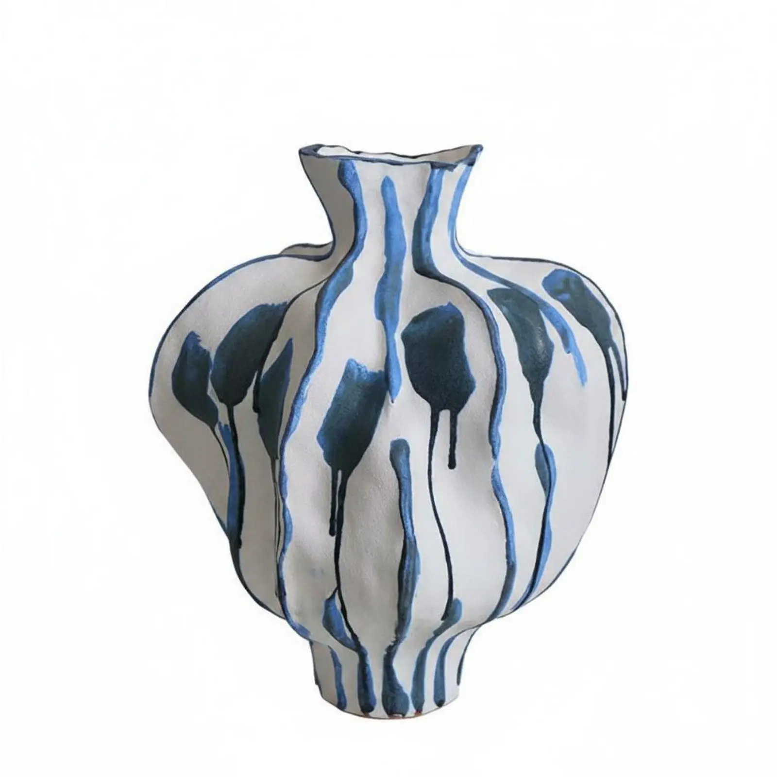 jarron-artisticamente-asimetrico-como-decoracion-de-mesa-irregular
