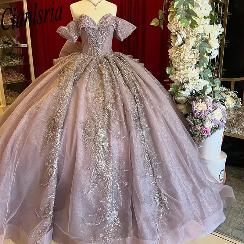 

Сиреневое платье Quinceanera с открытыми плечами и бантом, бальное платье с бисером и кристаллами, кружево Sweet 15 Años, мексиканское индивидуальное платье