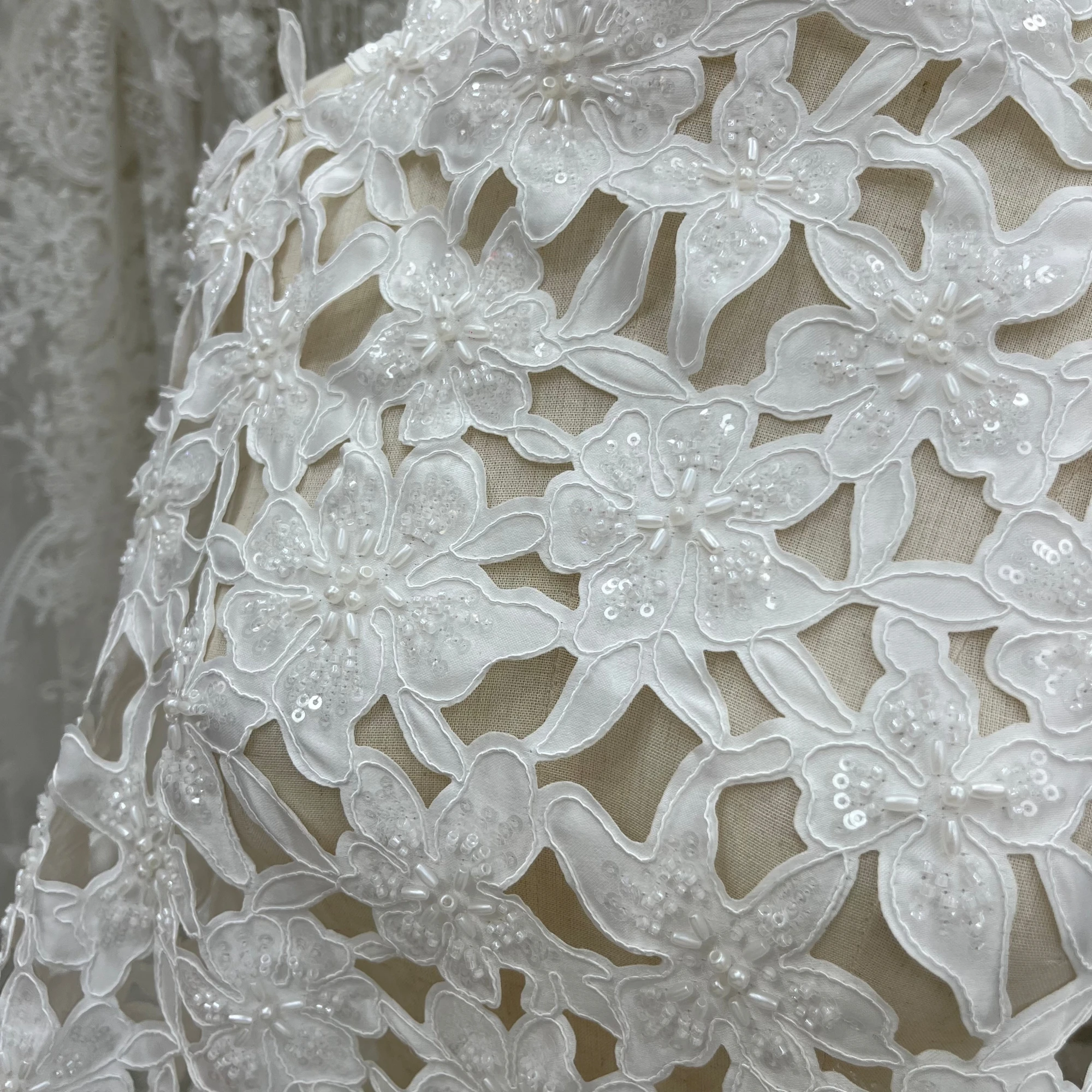 Luxury satin handmade hollow-o - Embroidery Gradient 评论和价格