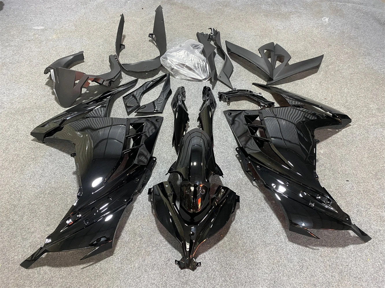 Motorcycle Fairing Suitable for Kawasaki Ninja 250 Ninja 300 13-17 Years EX250 EX300 2013 2014 2015 2016 2017 Fairing Black