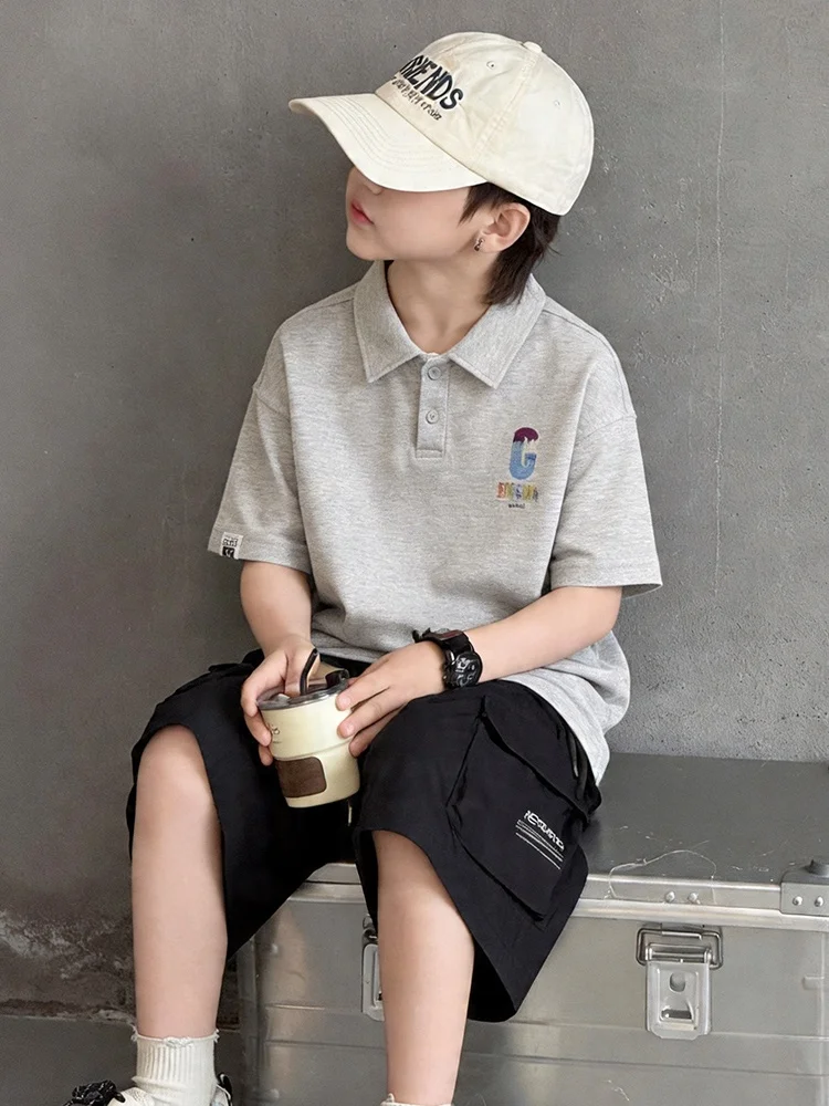 abbigliamento-per-bambini-set-estivo-a-maniche-corte-per-ragazzi-nuova-collezione-per-bambini-medi-e-grandi-camicia-e-pantaloni-stile-workwear-tendenza-moda-bambini