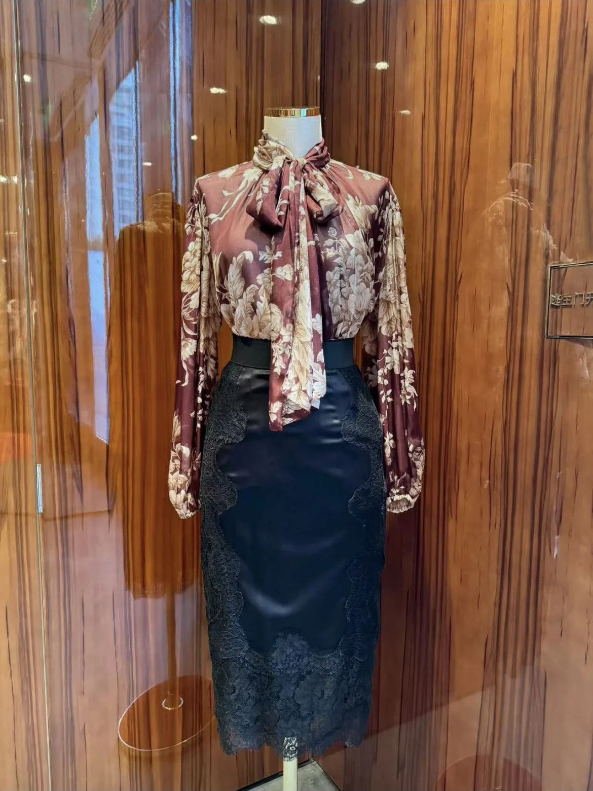 

Elegant Ladies Vintage Mulberry Silk Blouse Puff Sleeve Fashion Lace-up Bow Loose Printed Shirt