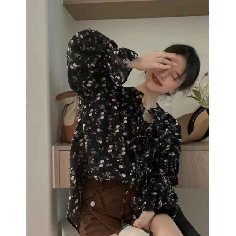 

Spring Autumn 2026 Korean Sle Floral Long Sve Loose V-Ne Women's irt Ele Design Commute Sle Casual Faion