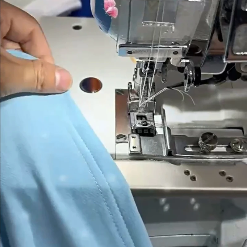 

Adjustable Folder Hemmer CoverStitch Hem Guide Cover Hem Guide Attachment for Industrial 3-Needles Coverstitch Sewing Machine