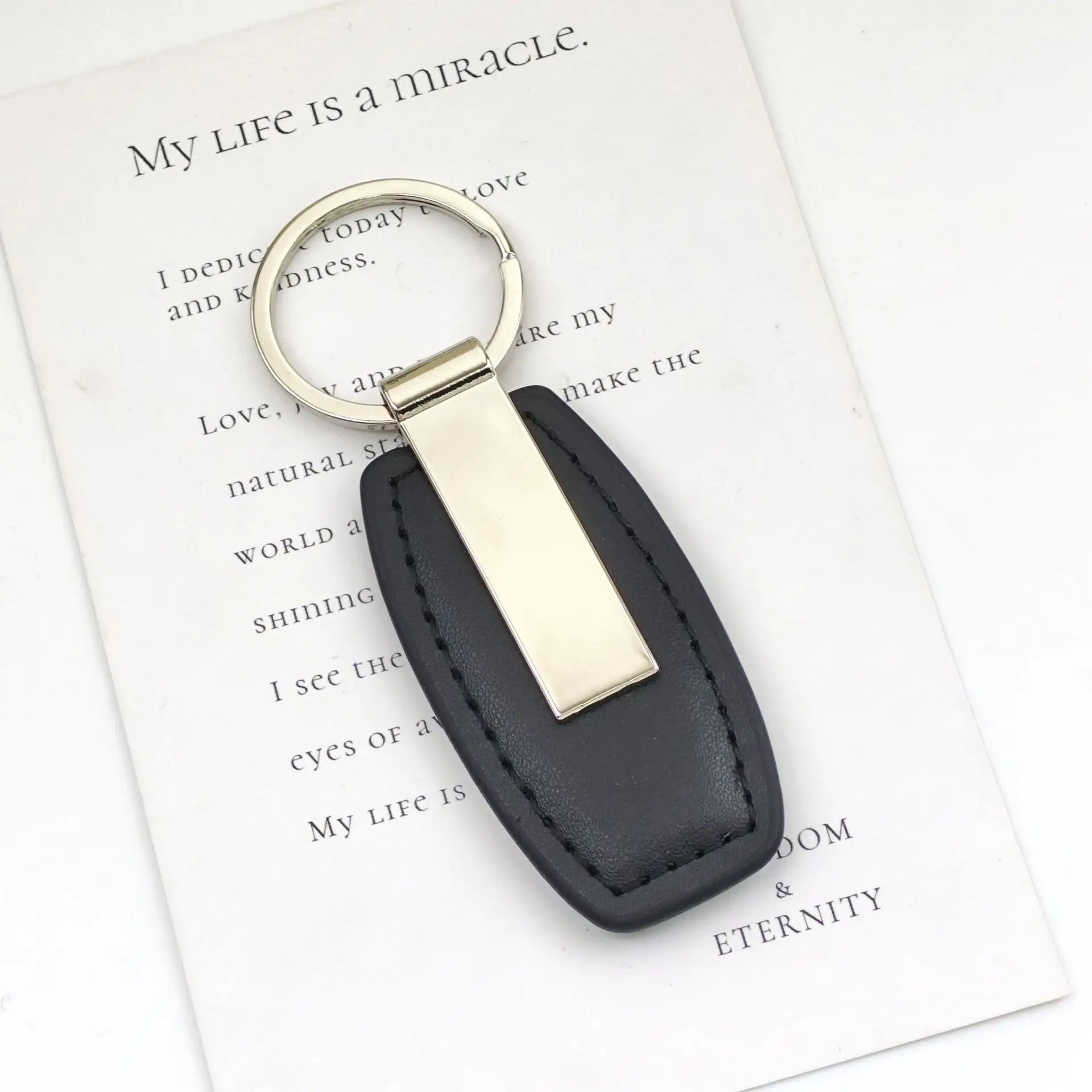 Personalisierter Metall-Leder-Autoschlüsselanhänger mit Clip, Lederschnallen, Taschenanhänger, Kreativer Motorrad-Schlüsselring, Anpassbarer Herren-Anhänger als Geschenk – Detail 8