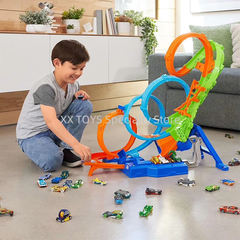 Hot Wheels 4-Loop Car Track Set with 3-Way Crash Zone and Motorized Booster - Folds for Storage - with 1:64 Scale Toy Car Toys