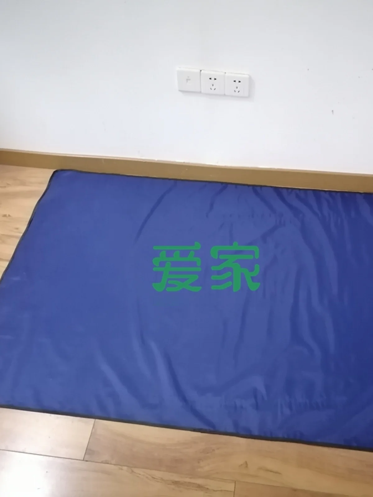 

Водонепроницаемый кислотостойкий коврик для чистки кондиционера и кухонной вытяжки. Пыленепроницаемый, устойчивый к высоким температурам.