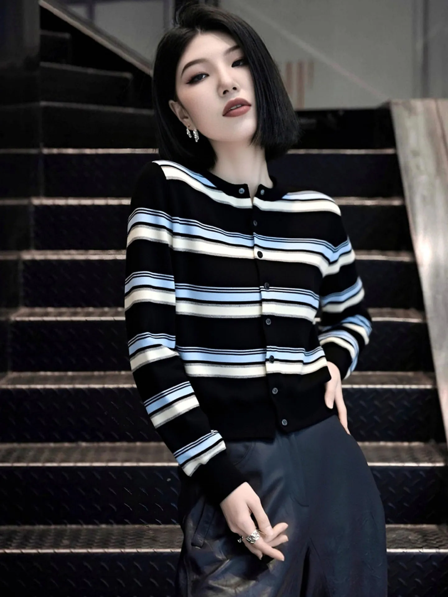 

Элитный европейский бренд: Новинка ранней осени – модный полосатый трикотажный джемпер с длинным рукавом свободного кроя, базовая кофта, трендовый топ