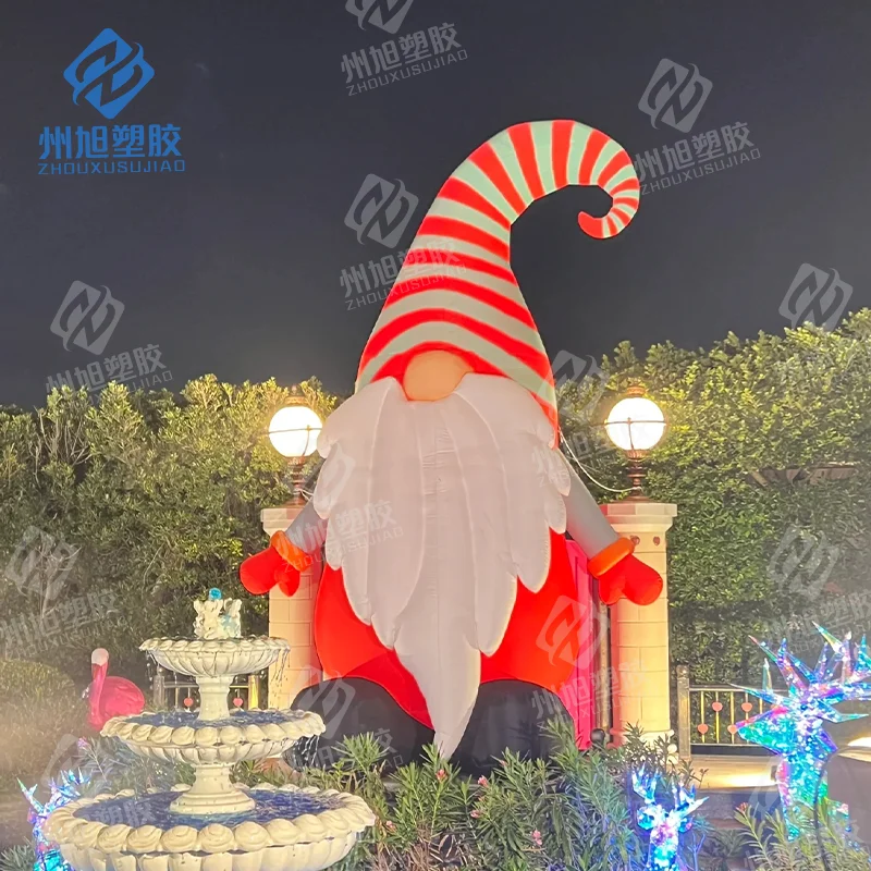 Simpatico Babbo Natale gonfiabile rosso per l'attività festiva della decorazione del centro commerciale quadrato della casa di Natale