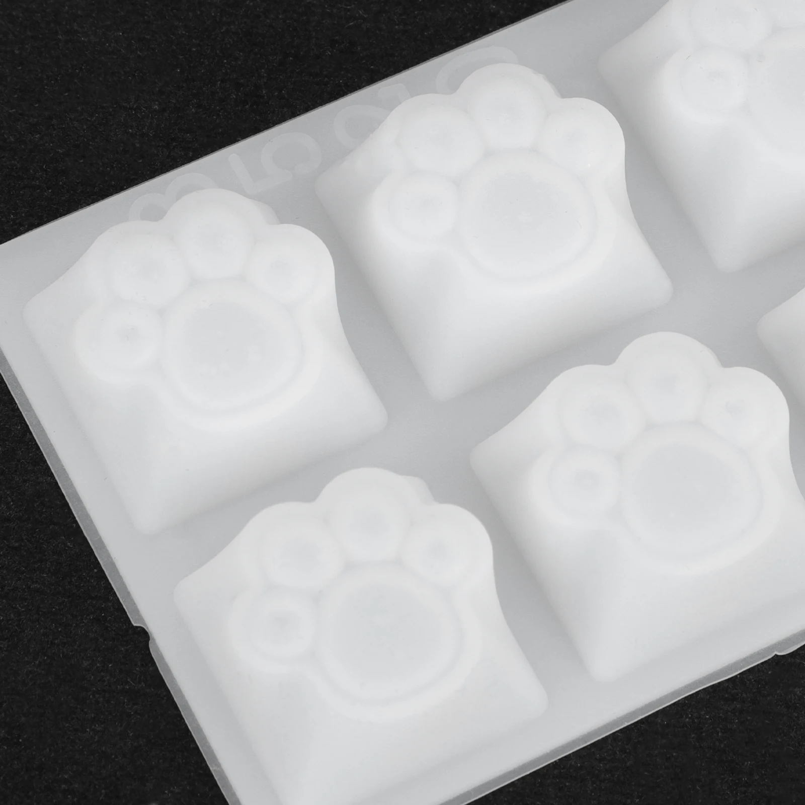 

1 set Epoxy Resin Cat Claw Keycap Mold Silica Gel Silicone Molds for DIY Keyboard Keycaps 5650 White Gaming Accessories