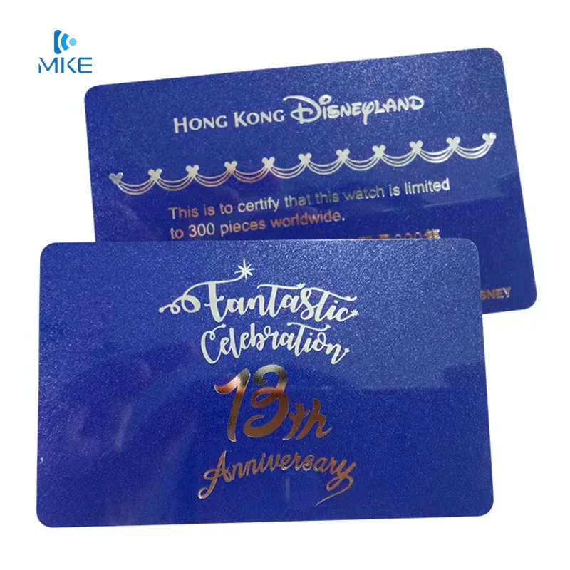 

Печать карт из ПВХ с блестящим серебряным фоном