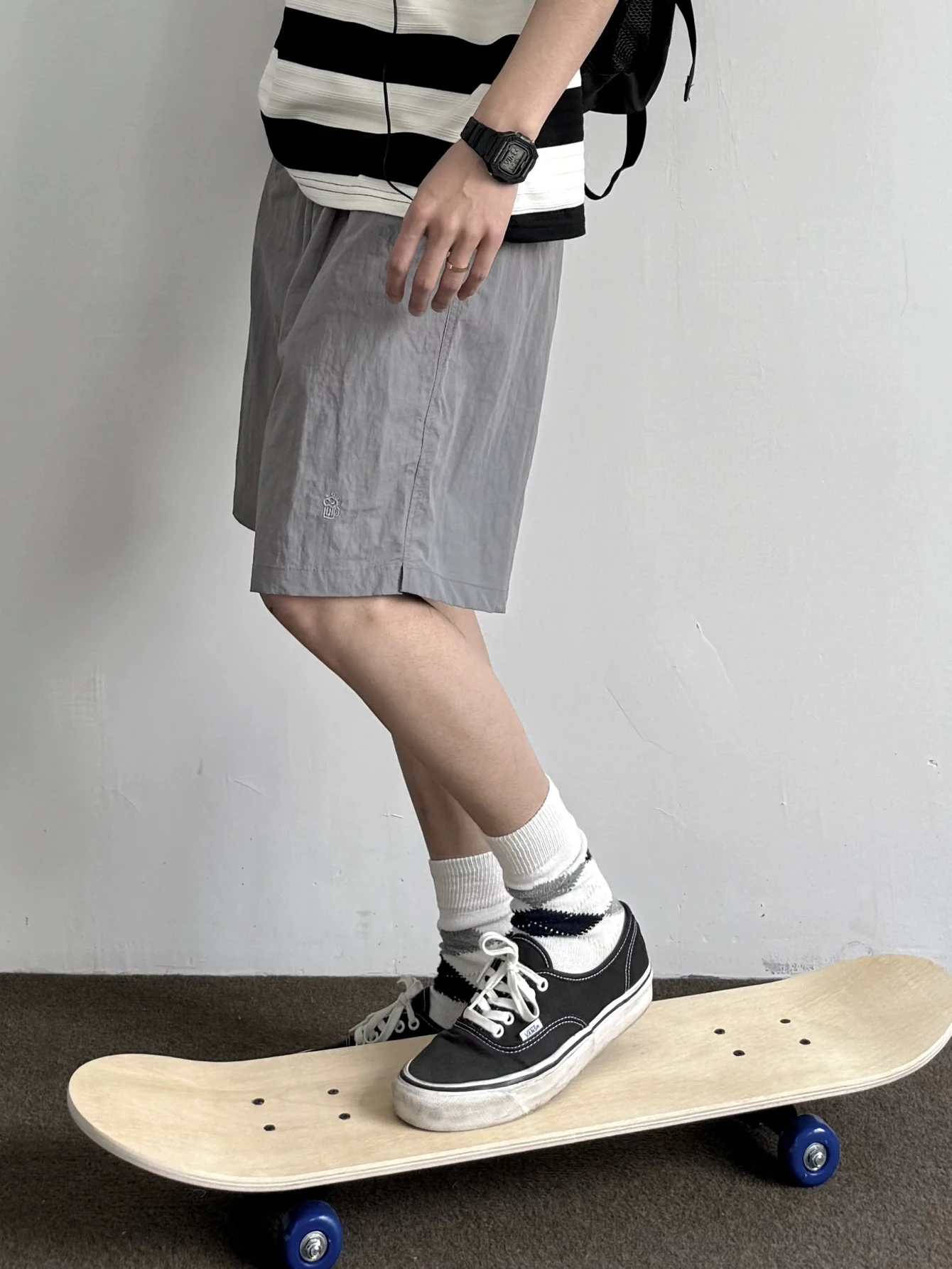 

Japanese Sle Loose Fit Nylon Qui Dry Embroidered Logo Five Inch Casual Men's Beach orts Straight Leg Vintage Versatile