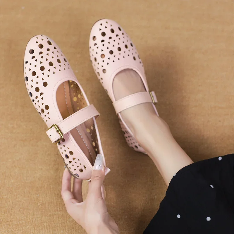 Dongdong Doudou shoes spring and summer shallow mouth one-word buckle belt hollow round head flat bottom casual single shoes wom