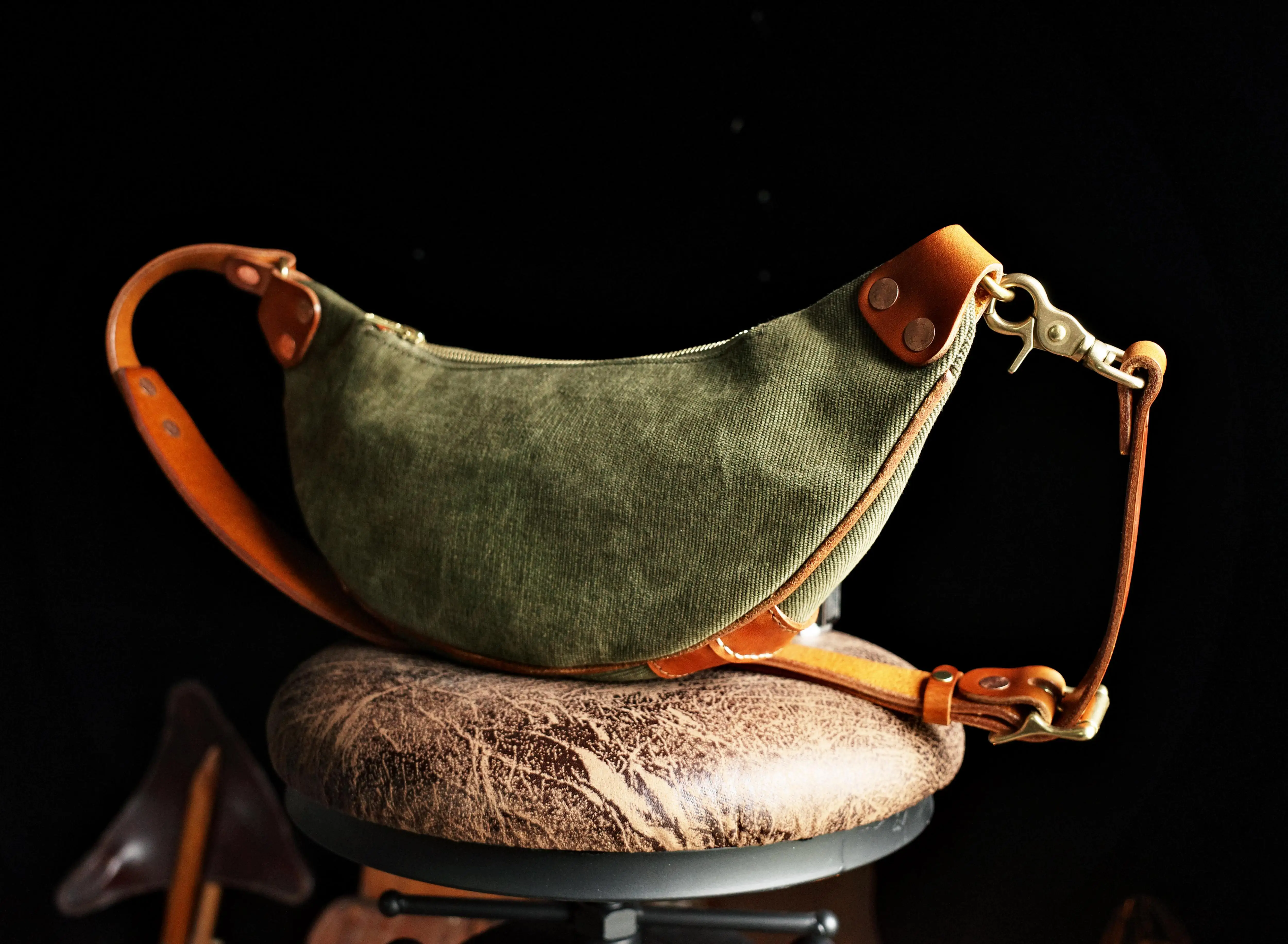 Casual vintage canvas leather stitching men's small chest bag outdoor daily sports designer handmade motorcycle crossbody bag