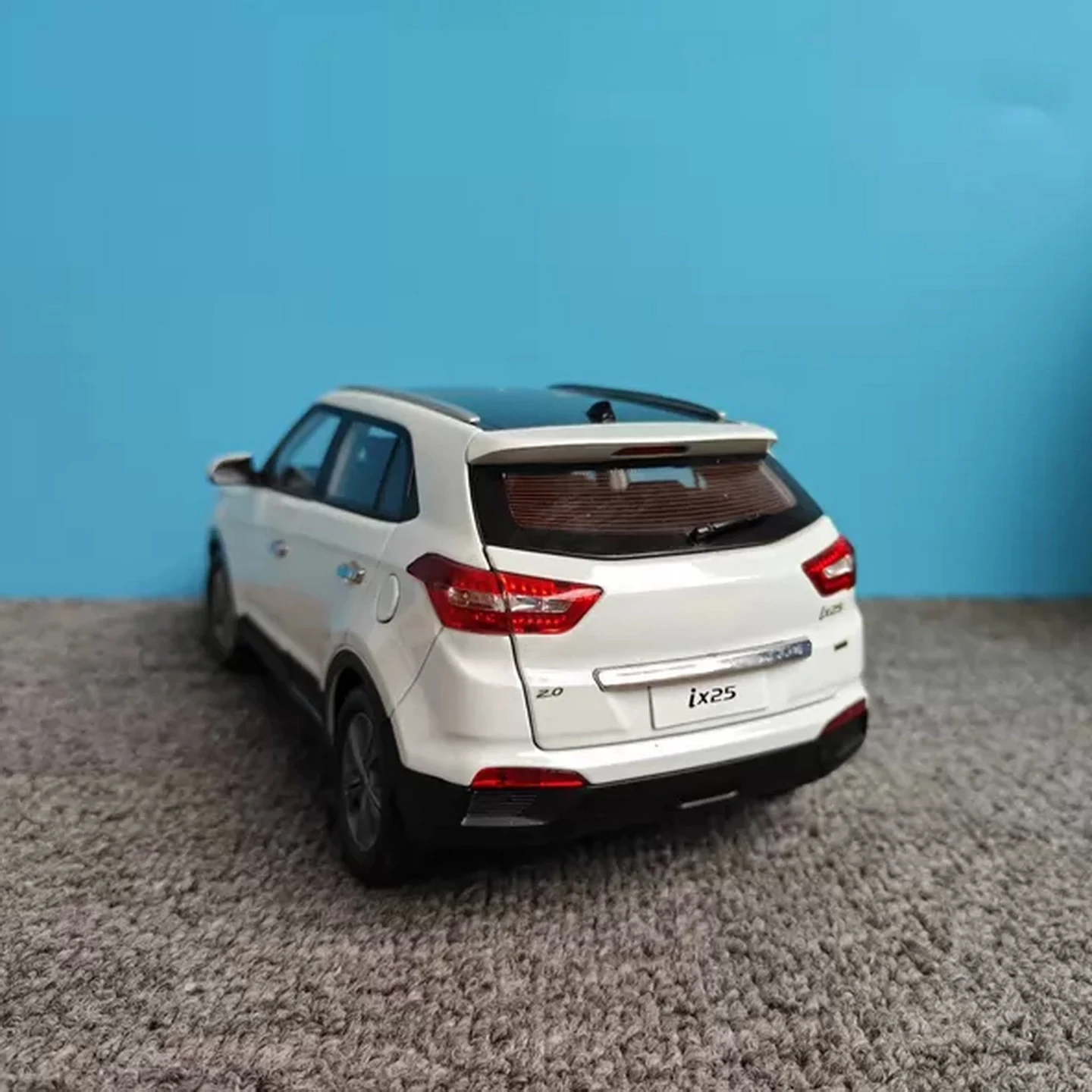 ix25 Micromodel,Desktop Decoration,SUV Die-cast Alloy Micromodel,Metal Car Model,Adult Gift,White,1:18