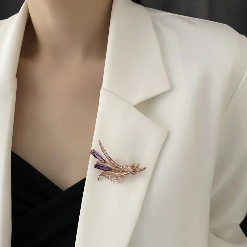 Luxury Lily Flower Brooches Women\'s Exquisite Crystal Bouquet Plant Corsage Pin Suit Jewelry Accessories