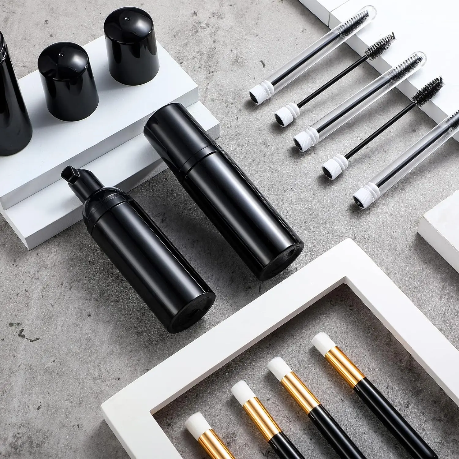 Ensemble de 30 pinceaux pour le nez et les cils, bouteilles de savon vides de 1.8oz/60ml, distributeur à pompe à mousse, outils de maquillage adaptés aux voyages pour femmes