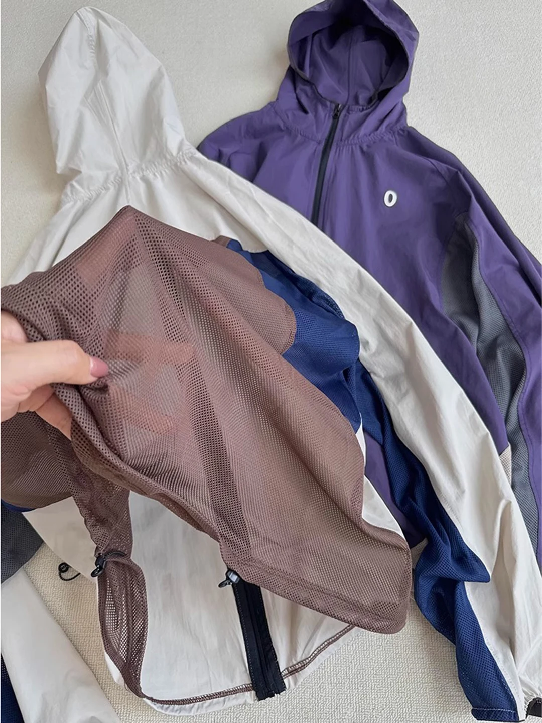 

Легкая дышащая мужская летняя куртка для активного отдыха с защитой от солнца, с эффектом охлаждения, в стиле пэчворк, с кепкой