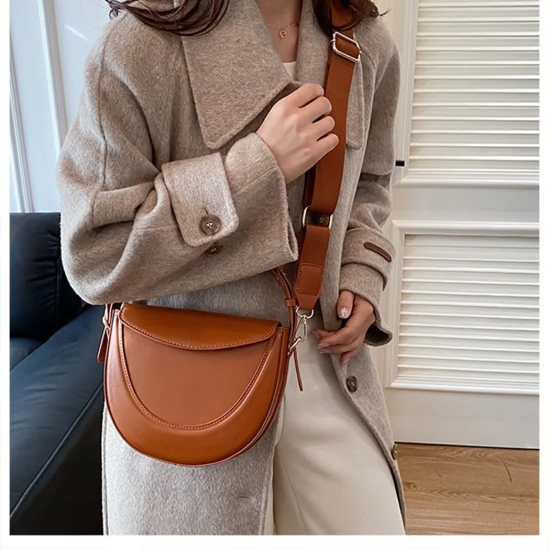 

Niche Textured Women's Underarm Bag, New Minimalist Saddle Bag, Versatile Handheld Shoulder Crossbody Bag - Premium Leathe