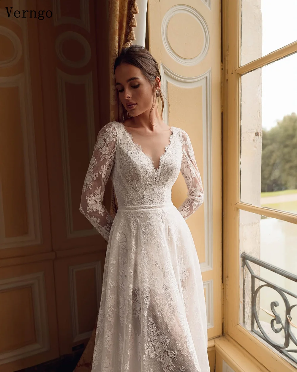 Verngo lvory Lace Wedding Dress Elegant V Neck Full Sleeves Bridal Gowns Women Side Slit Sweap Train Bride Dresses Customized