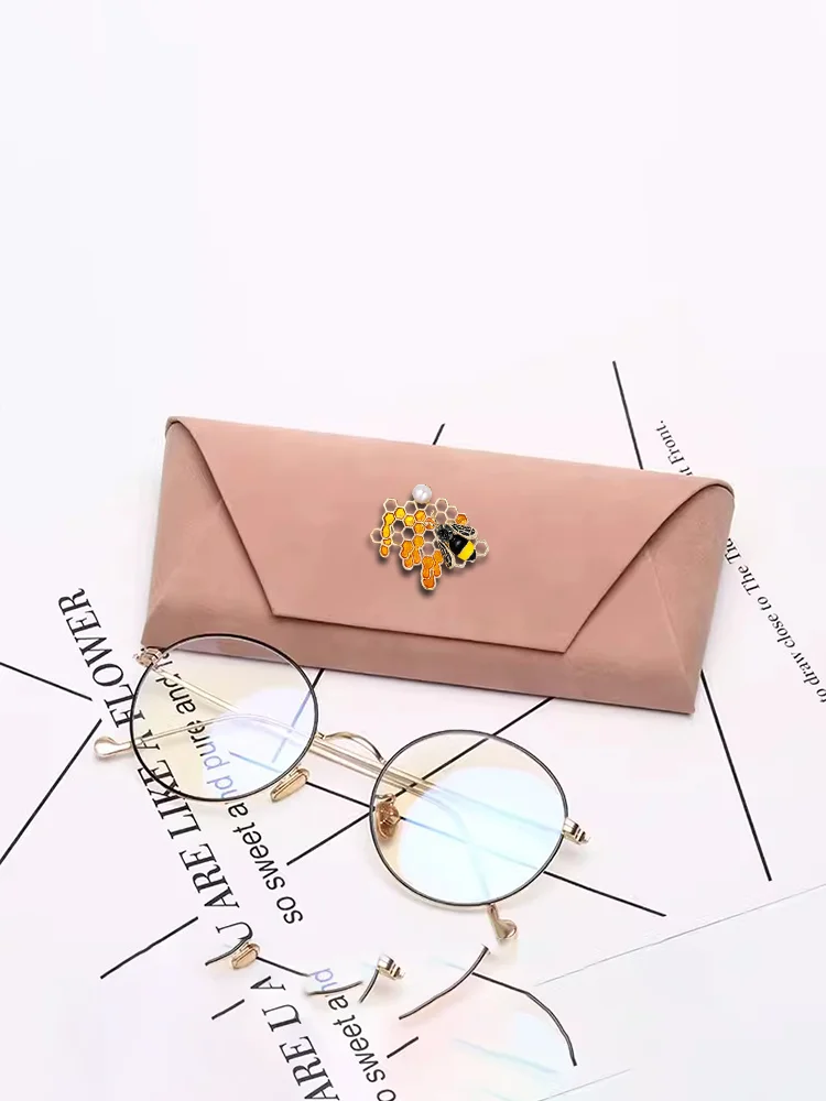 Women's Durable PU Leather Eyewear Cases Anti-Pressure Artistic Digital Collages Style Pearl Decor