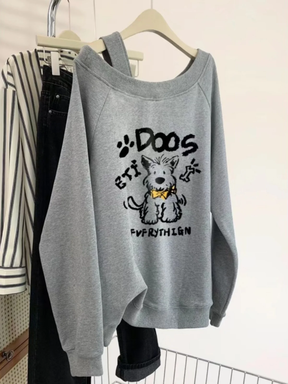 

Gray Shoulder Bared Long Sleeve Hoodie Women's Spring Autumn Loose Lazy Style Top Korean Style Printed Casual Comfortable Swe...