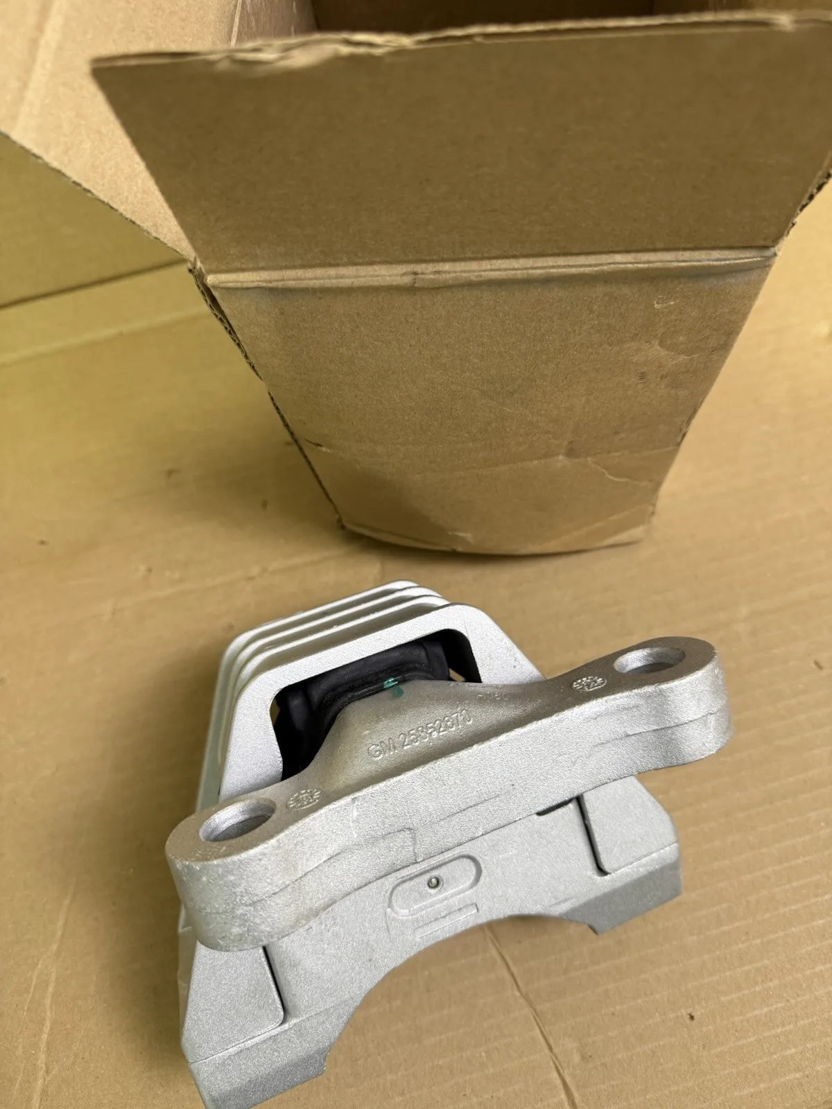 

09-12MALIBU 2.4 Liter 2.4 Passenger Right R Engine Mount 25852870