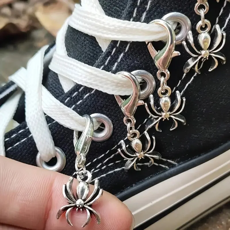 5 dijes de zapatos de araña góticos vintage, mini zapatos de araña y telaraña realistas, adecuados para botas, zapatillas, fácil clip/con enganche