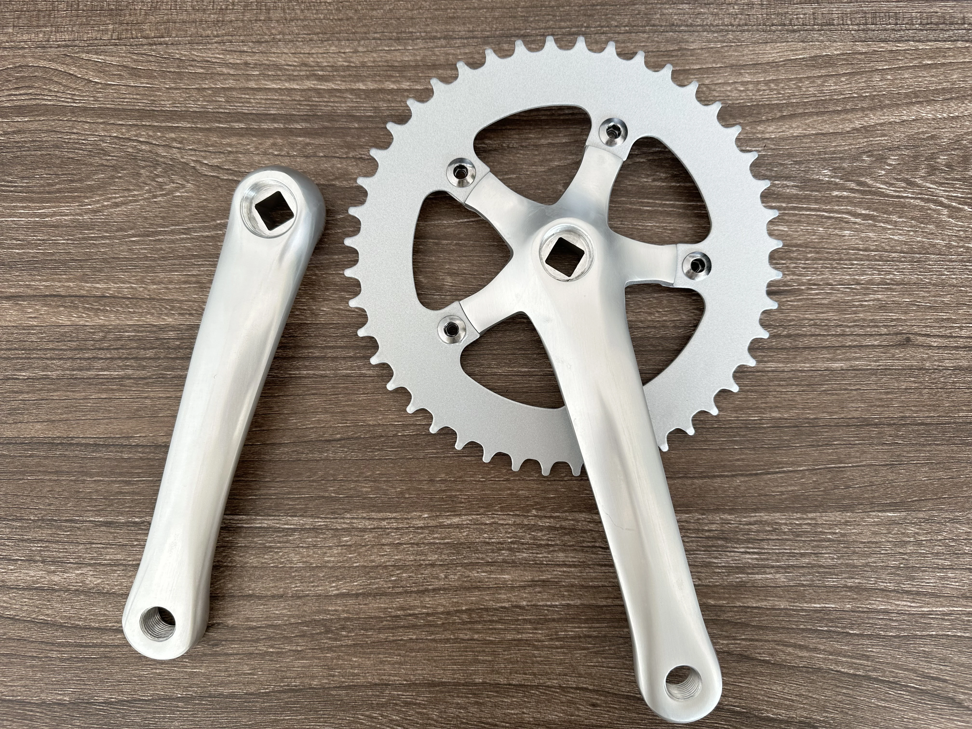 Single Speed Vintage Fahrradkurbelgarnitur Fixed Gear Silber Rennrad Kettenblatt Kettenrad 170 mm Kurbel 44T 6061 Aluminiumlegierung – Detail 1