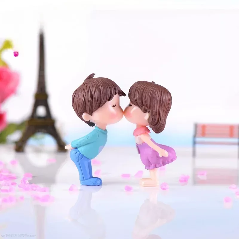 Beautiful Love Couple Pic: The Perfect Mini Christmas Figurine for
