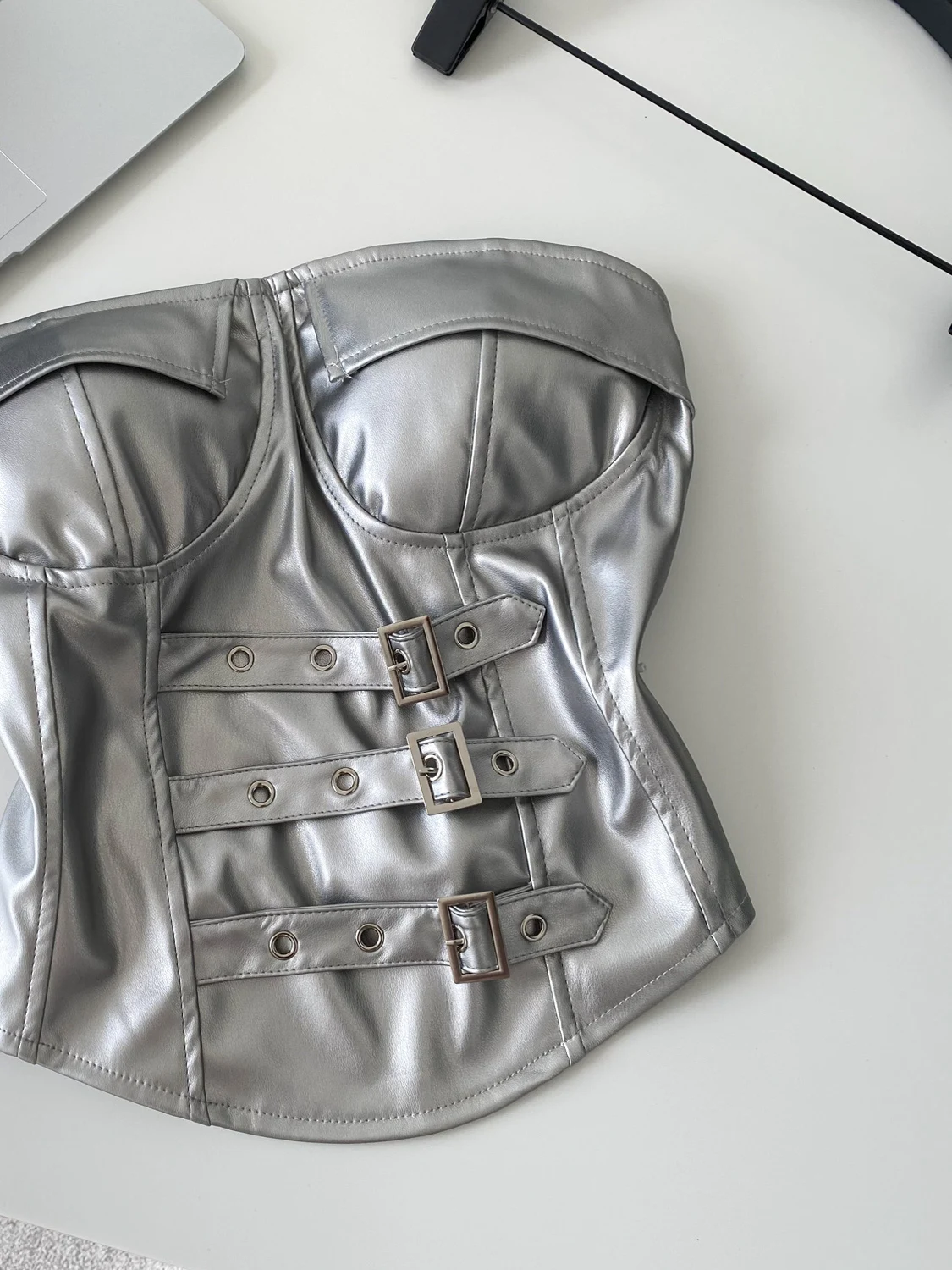 Ceco sin Mangas con Botones y Diseño de Chica Picante Pure Desire, Top de Chaqueta de Cuero Versátil que Ajusta la Cintura...