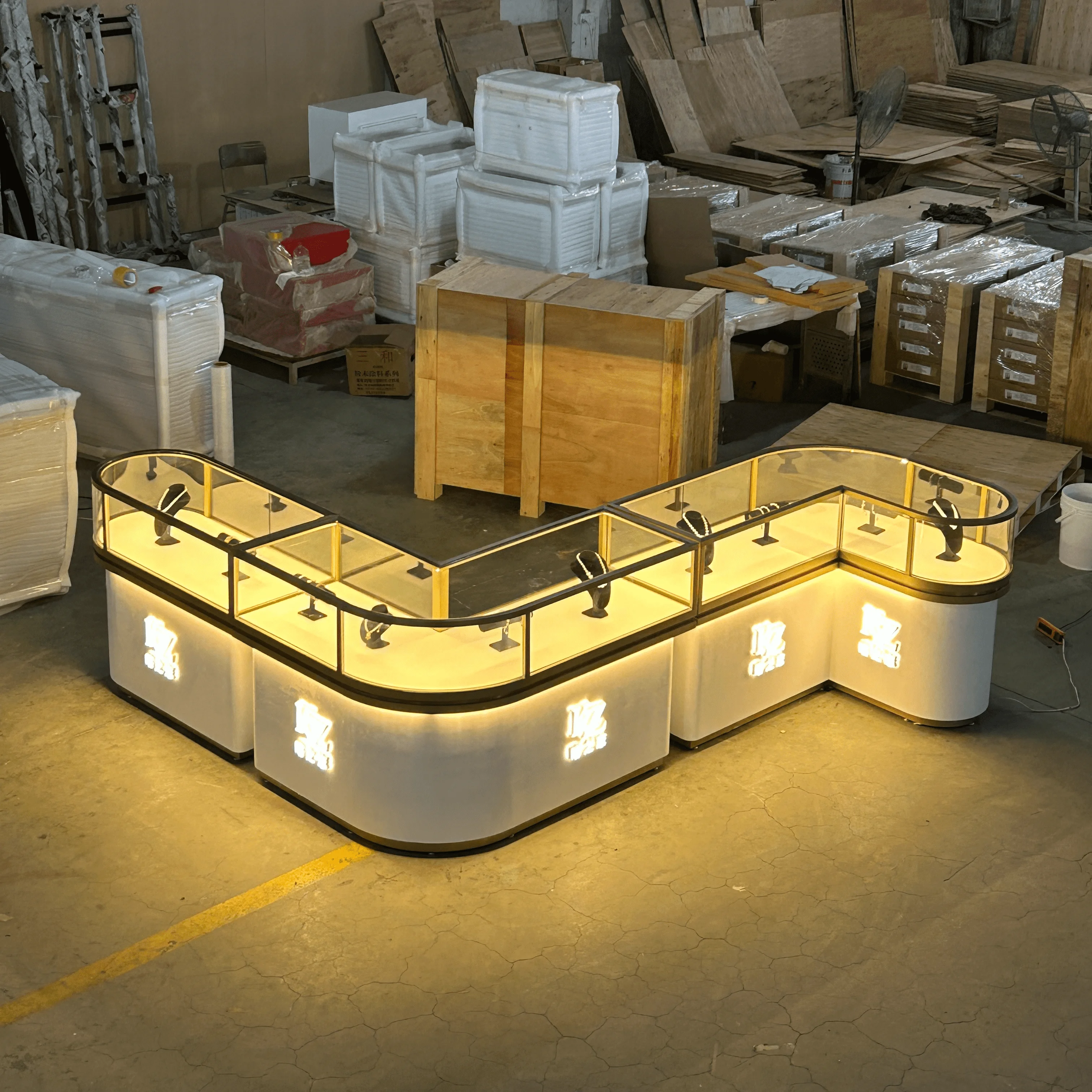 High-End Gold Jewelry Store Display Cabinet Wooden Glass Showcase Round Stainless Steel Jewellery Counter Shop Design Showcase