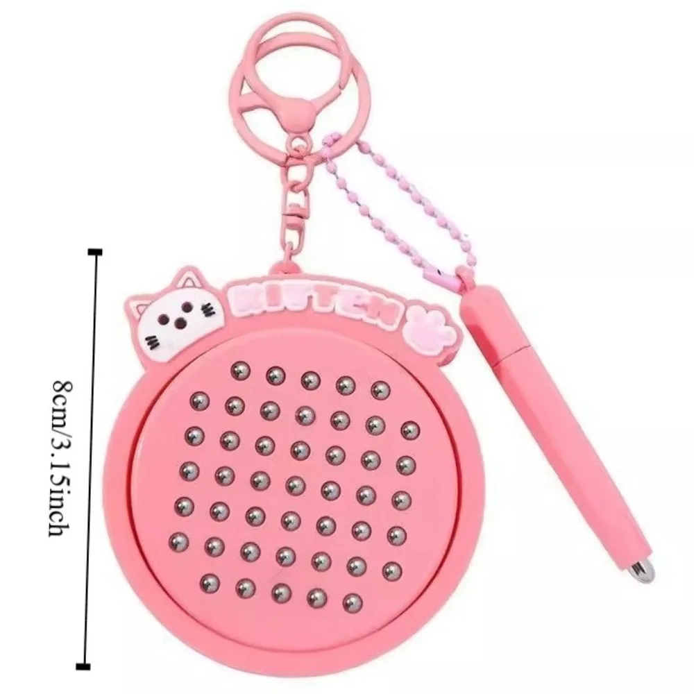 Portachiavi con tavolo da disegno magnetico per gattino Giocattolo rilassante Mini portachiavi divertente fai-da-te con penna magnetica Ciondolo gatto cartone animato prescolare