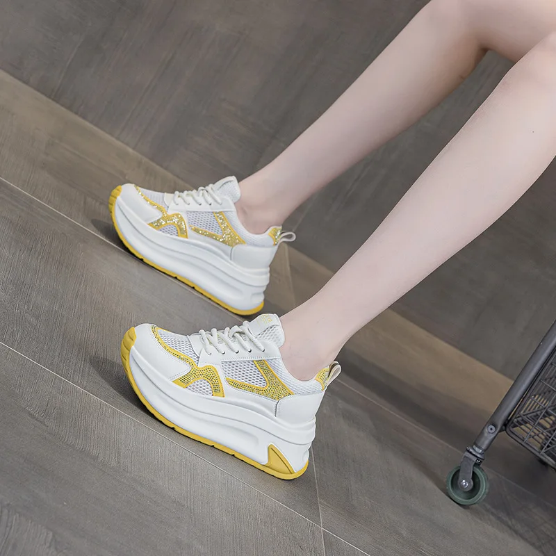 

Женские кроссовки на толстой подошве из сетки: дышащие, легкие, модные, универсальные, в стиле «папины туфли», повседневные, на плоской подошве, с завязками