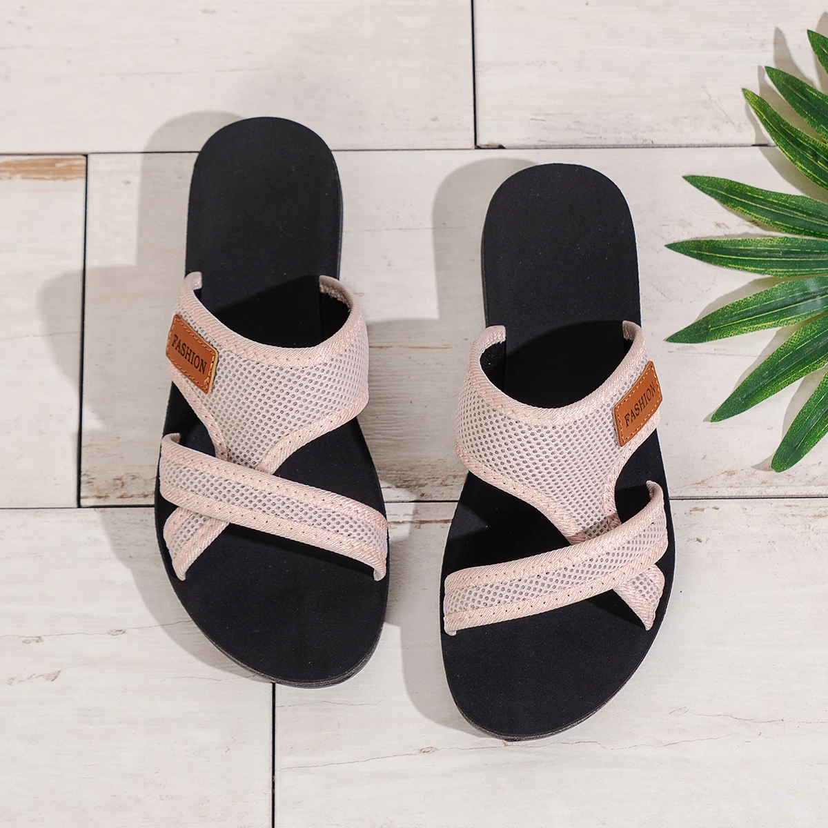 Modische und vielseitige Sportsandalen für Damen, atmungsaktiv durch das Netzmaterial, bequem und hautfreundlich, geeignet für den Innen- und Außenbereich, flache Sandalen. – Detail 17