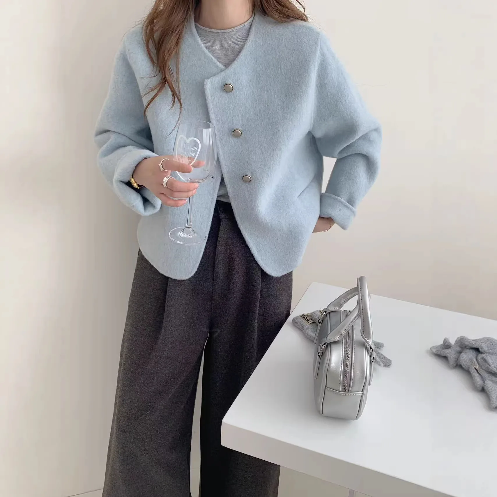 

Новое пальто в современном стиле - элегантное и изысканное для женщин, подходит для дам высокого класса, универсальное и стройнящее пальто с круглым вырезом.