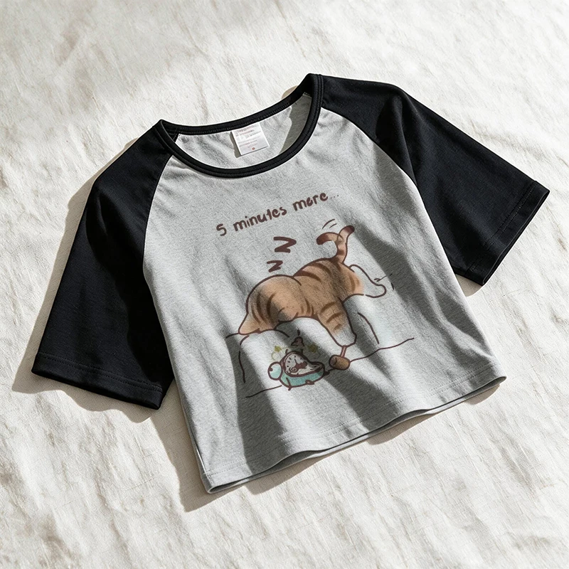 Women's Cropped T-Shirt The Cat That Always Wants To Sleep Pattern Prints Crop Tops Sexy Vintage Style T Shirt Woman Clothes 90s