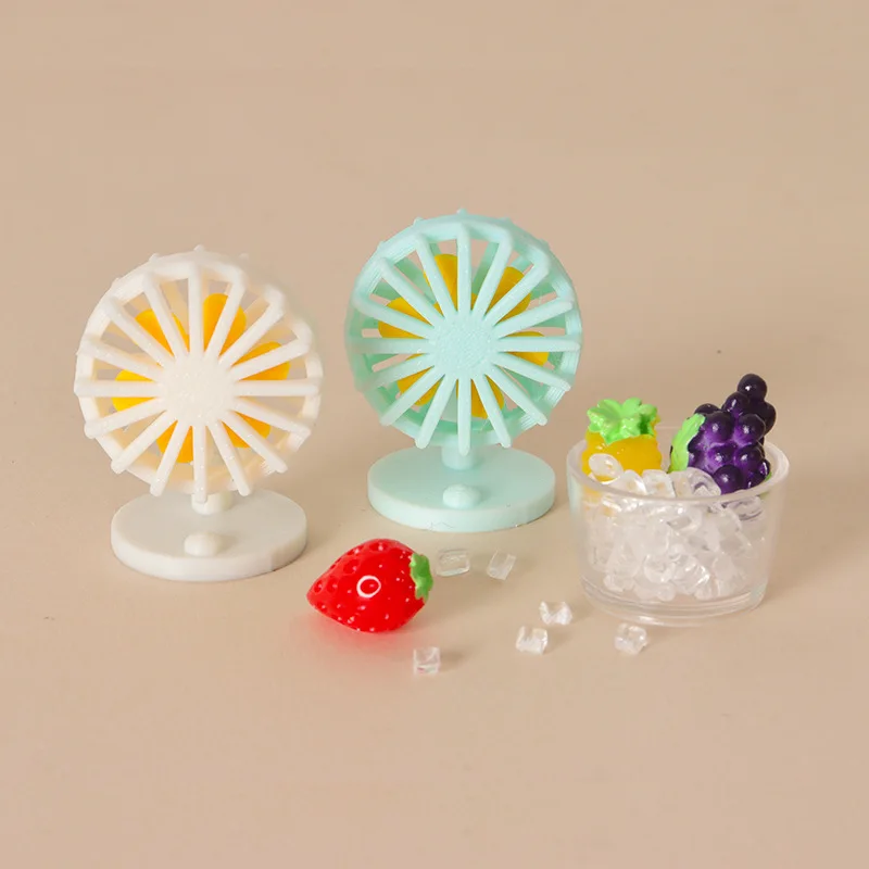 

Миниатюрный вентилятор и набор стаканов для фруктового льда для кукольного домика OB11 в масштабе 1:12, летний миниатюрный декор, креативное настольное украшение для диорамы