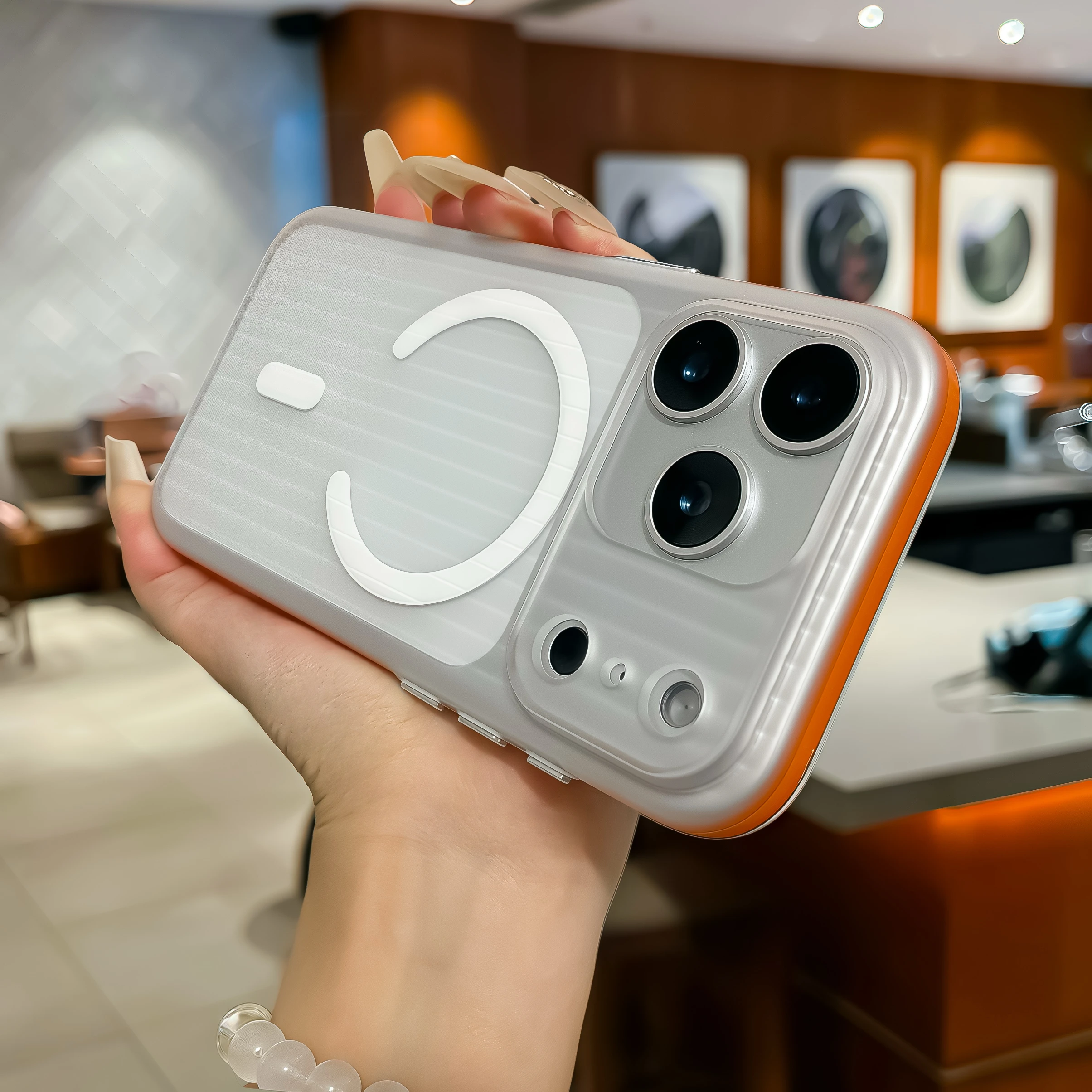 เคสโทรศัพท์แบบแม่เหล็กไร้สาย Magsafe หรูหรา สำหรับ iPhone 17 Air 16 15 14 Plus 13 12 Pro Max  วัสดุ PC ผิวด้าน ป้องกันการกระแทก