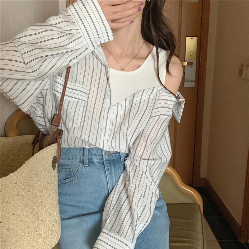 Csa Fena de Manga Longa Estilo Coreano com Design de Ombro Descoberto, Gola , Botões, Ajuste Solto e Padrão t