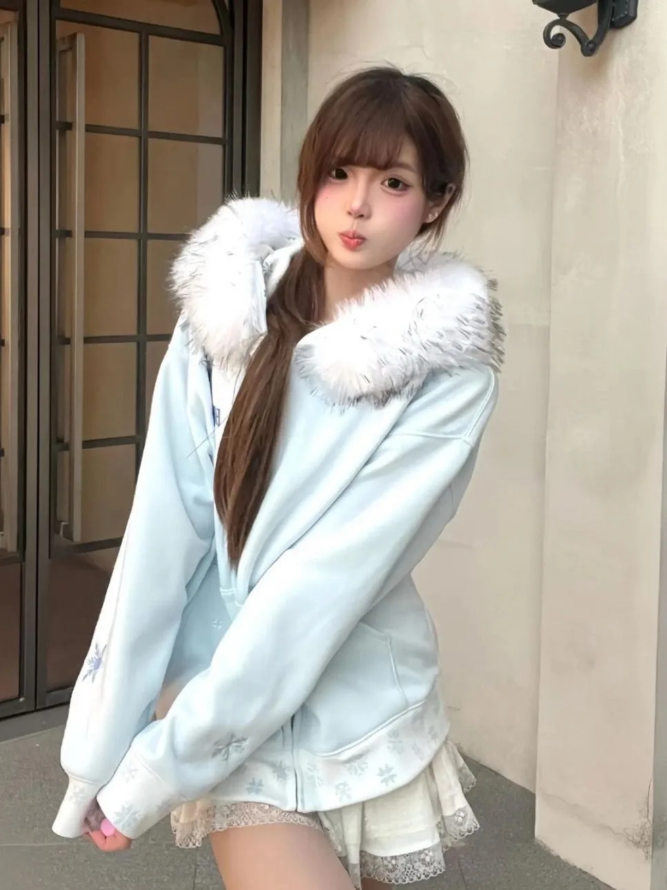 

Женская толстовка Sweet College с капюшоном, ледяного синего цвета, с принтованным логотипом, большим меховым воротником, для повседневной носки, с длинными рукавами, из утолщенного хлопка