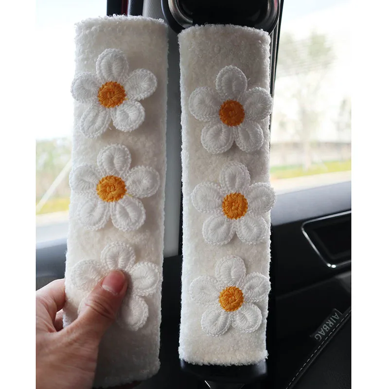 2szt Sherpa Velvet Shoulder Protector Small Flower Akcesoria do wnętrza samochodu Kobiety Pluszowa kreskówka Kreatywny pokrowiec na pas bezpieczeństwa — zdjęcie 3