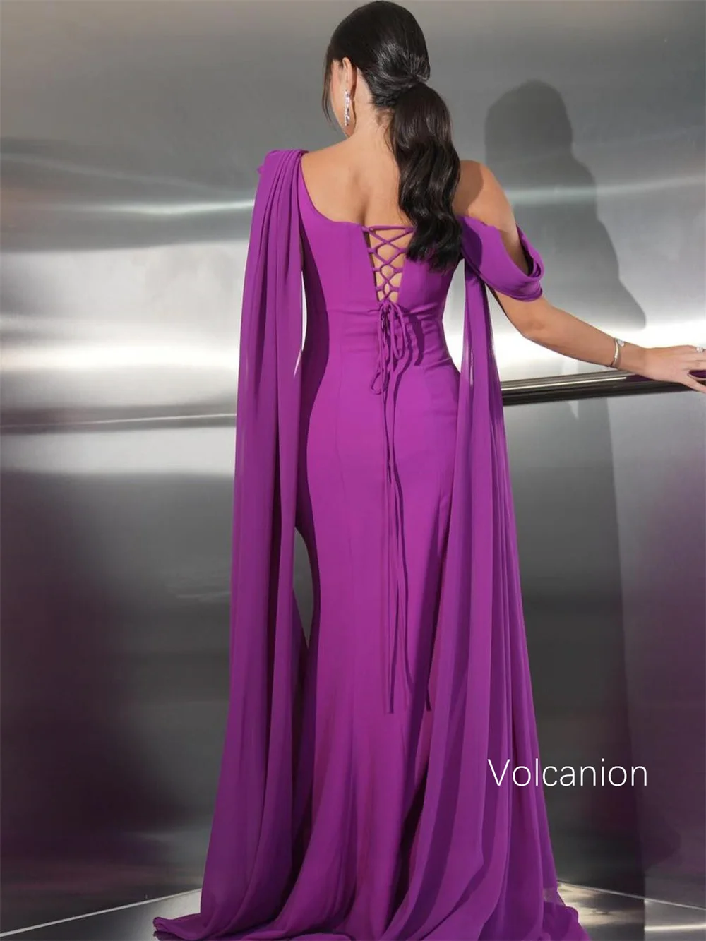 Sukienki na zamówienie: formalne, plisowane, syrenka, z jednym ramieniem, długie, na specjalne okazje, dla celebrytów, proste, w stylu rustykalnym, modne.