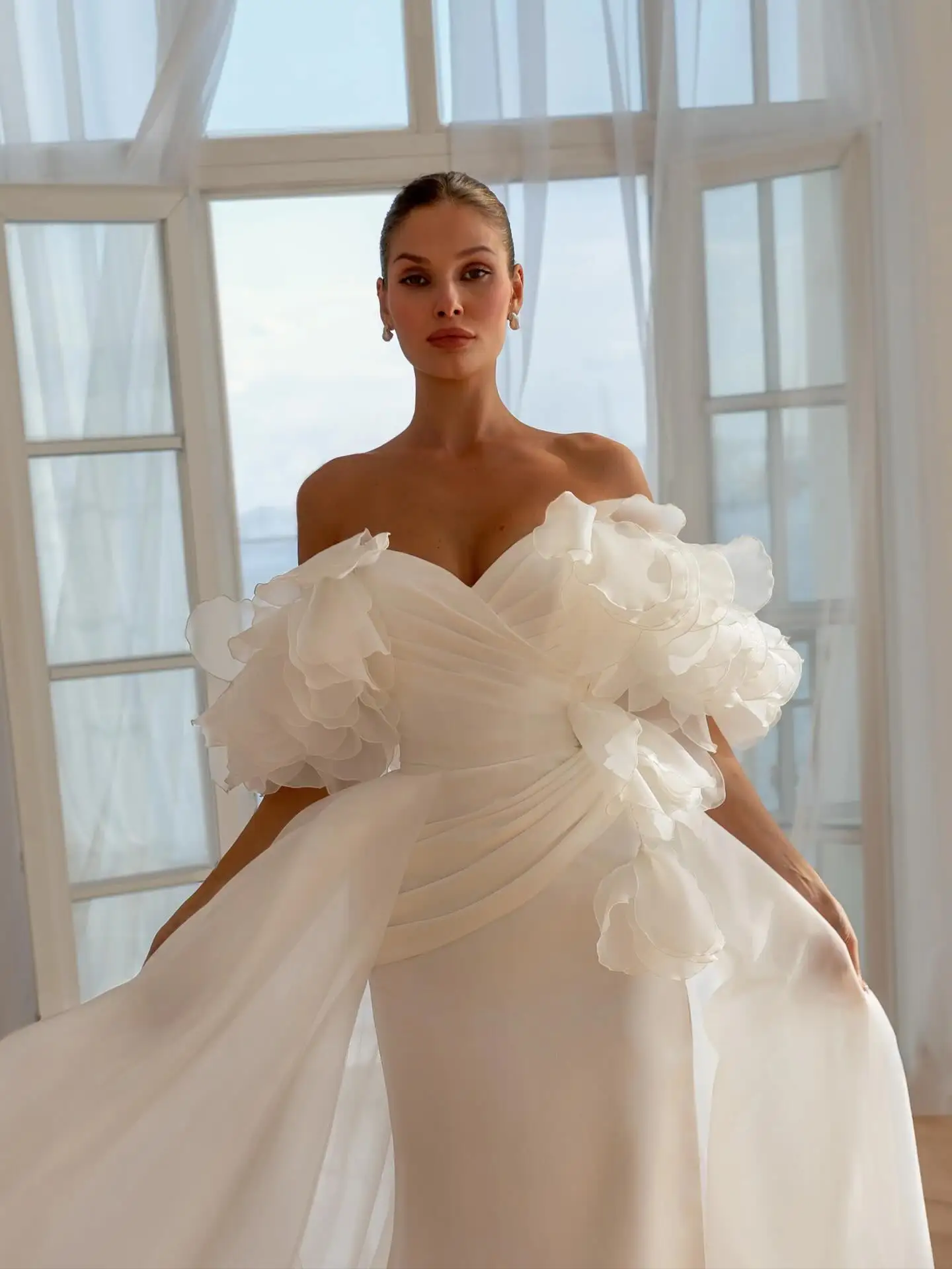 Off‑Shoulder Mesh Flowers Evening Gown with 3D Floral Ruffles Elegant Satin Pleated Party Dress Romantic Tulle Prom Dresses