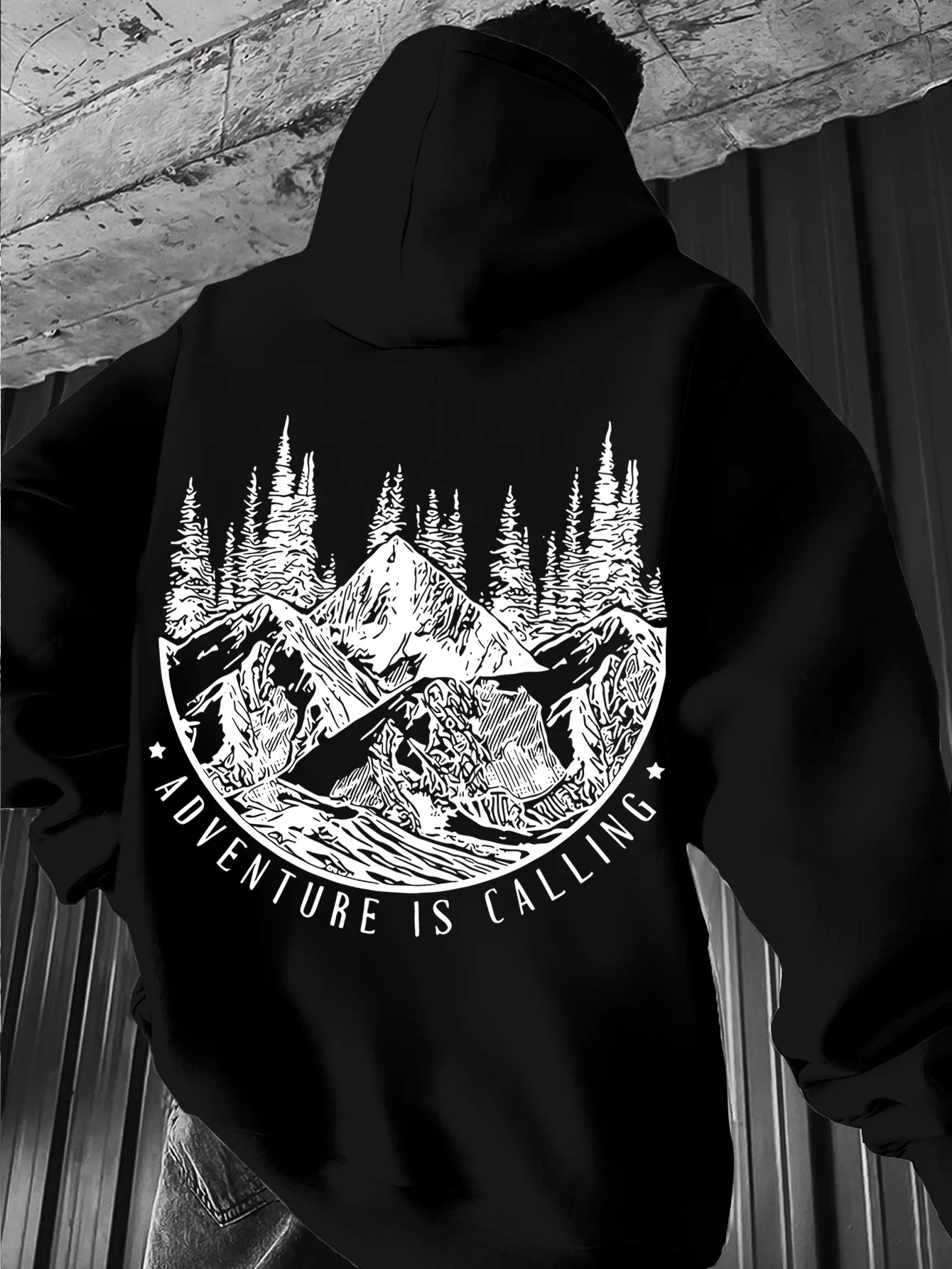 Relaxed Graphic Hooded Sweatshirt for Men, Suitable for Autumn and Winter, Featuring A Mountain Pattern Design.