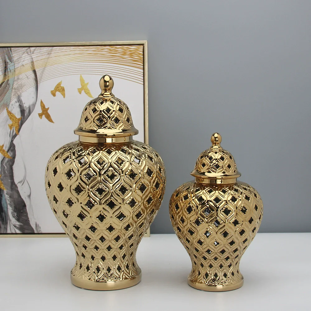

Pierced Gold Ceramic Vase Ginger Jar with Lid Hollow Out Storage Jar Bud Vase Carved Lattice Temple Jar for Room Home Decorative