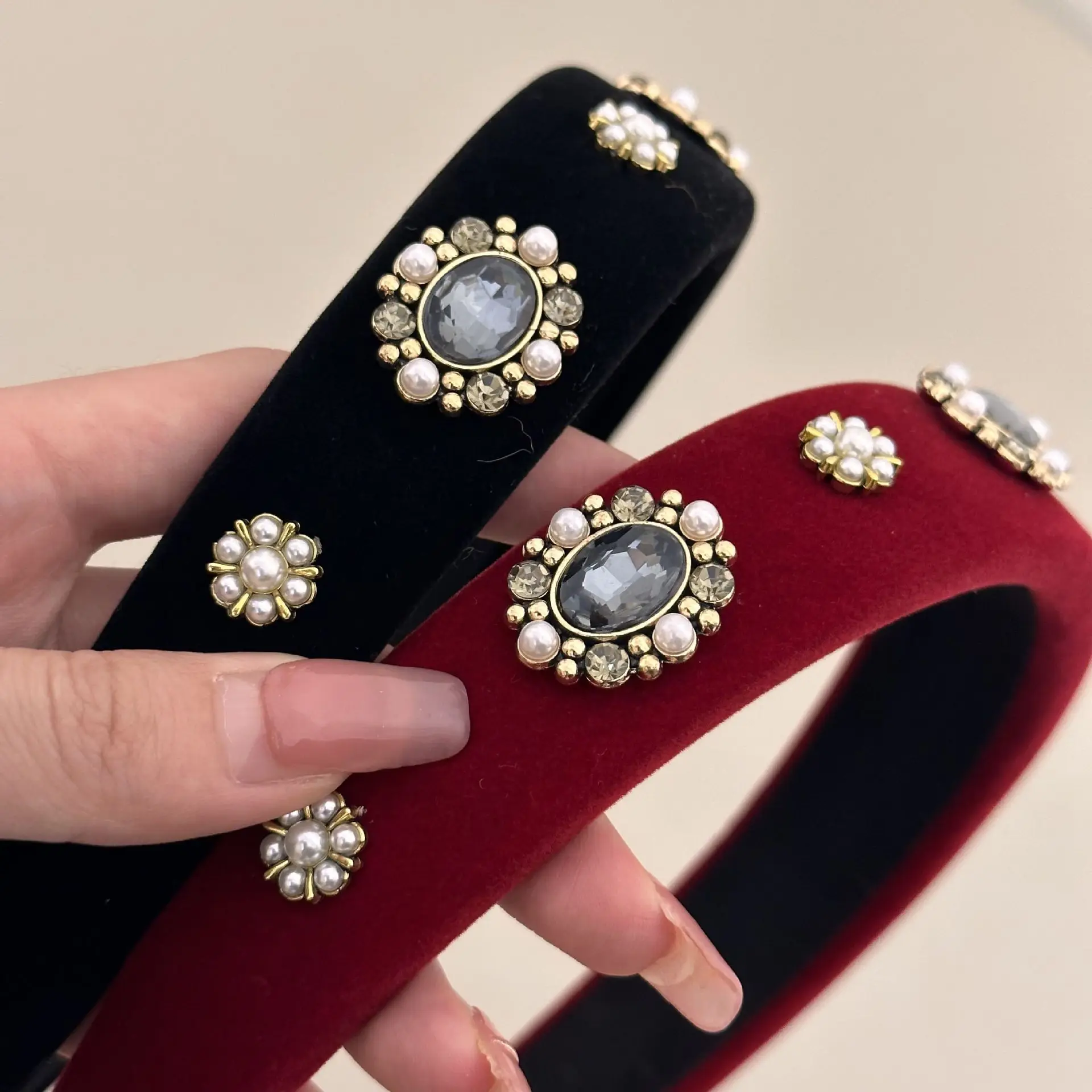 Diadema con diamantes de imitación, 1 unidad, banda para el cabello de terciopelo negro, comodidad antideslizante para mujer, novedad de invierno