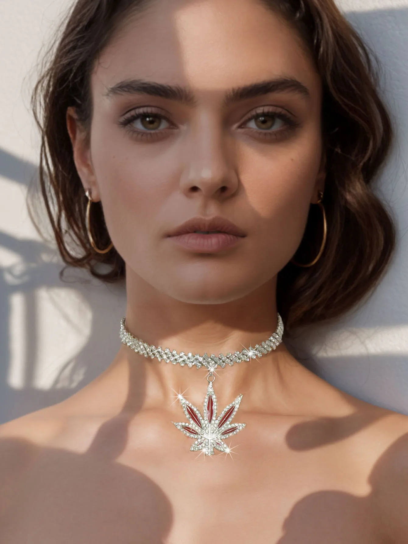 

1pc Fashion Red Maple Leaf Pendant Necklace Heavy Industry Cuban Chain Personalized Women's Party Nightclub Street Accessories