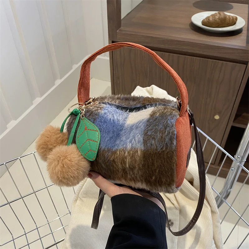 Simple Fashion Handbag Crossbody Bag Women's Winter Contrasting Small Square Shoulder Bag Casual Commuting Crossbody Bag Tide