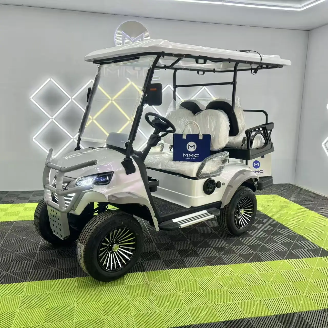 Electric Lifted Golf Car with Powerful Motor Controller Anti-Rust 4x4 4/6 Seats 10kW/15kW AC
